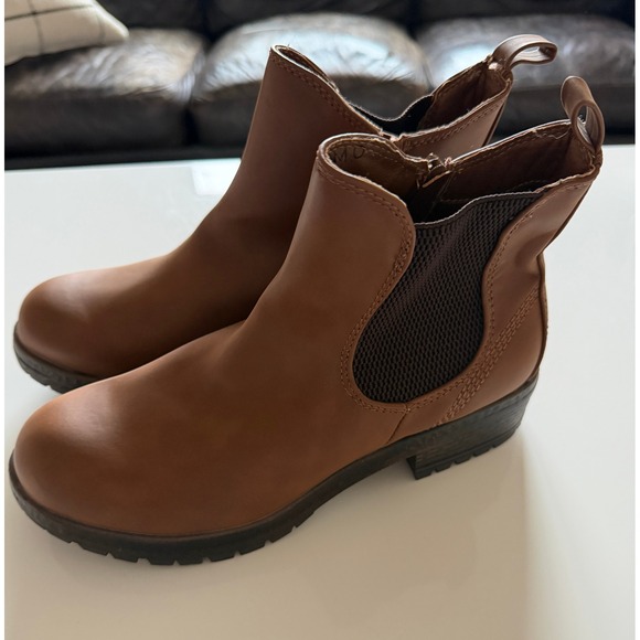 Andiamo Shoes - NWOT Andiamo Brown Ankle Boots Size 9